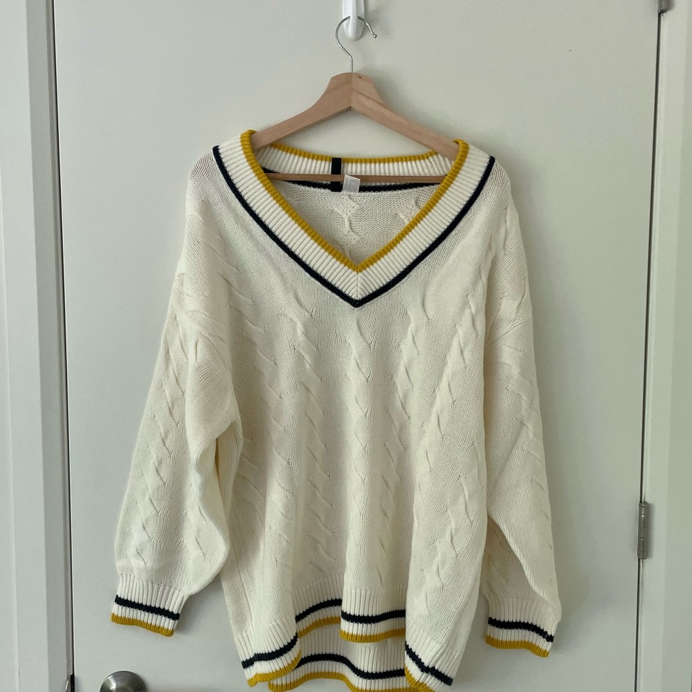 H&M White and Yellow V-Neck Sweater Classic Style
